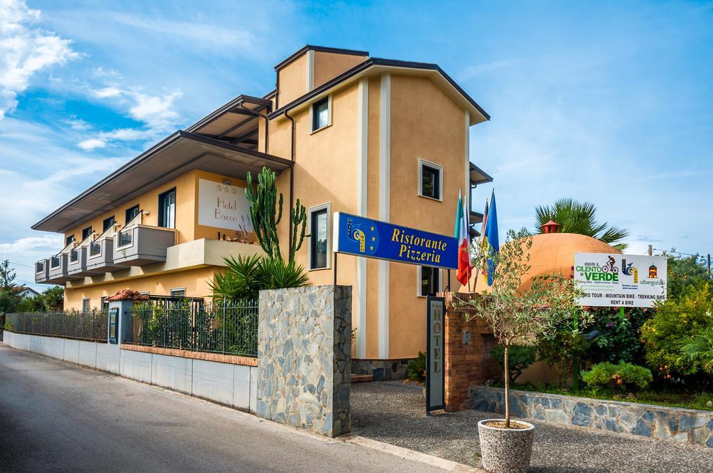 Hotel Bacco Асчеа Екстериор снимка